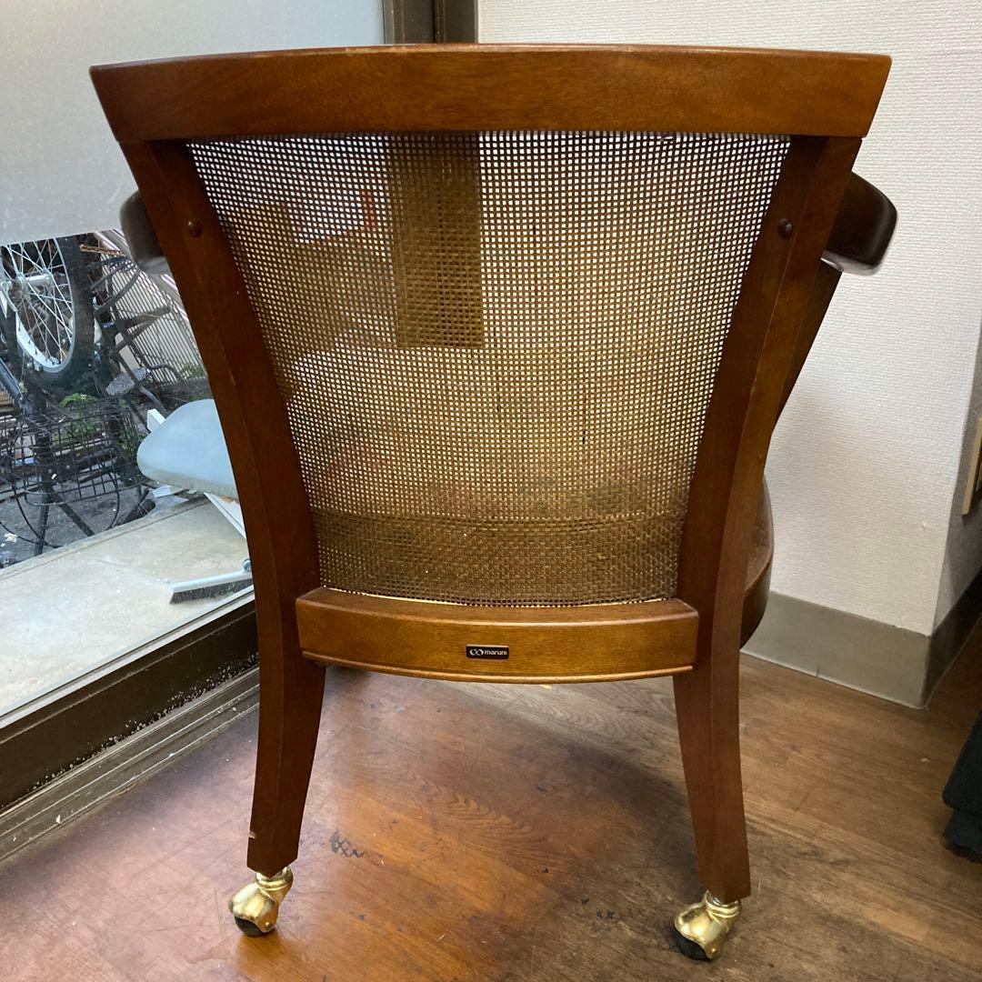 オールドマルニアンティークチェア　4脚あります。キャスター付き