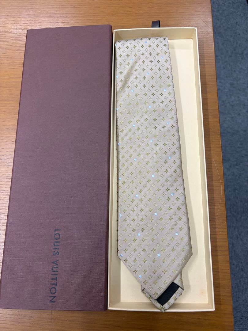 美品ルイヴィトン Louis Vuitton ネクタイ ベージュ モノグラム