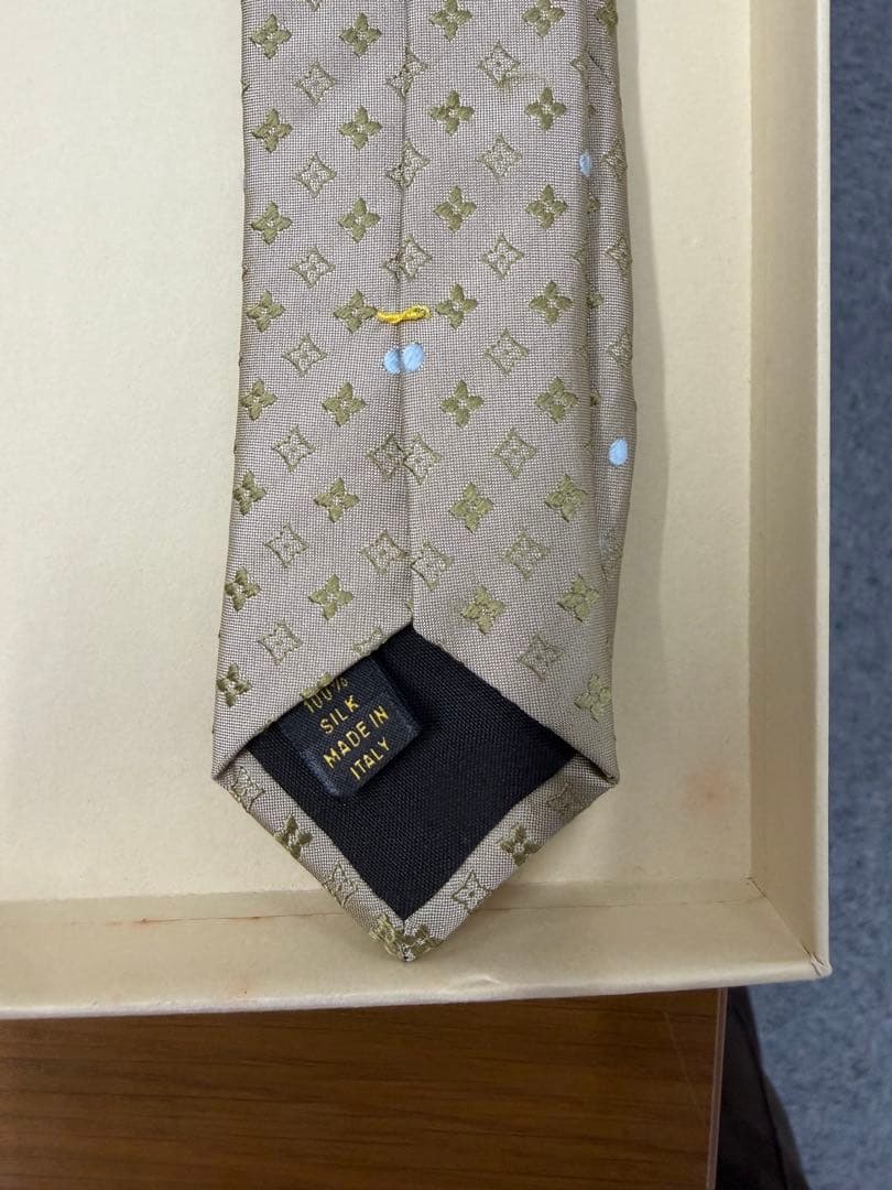 美品ルイヴィトン Louis Vuitton ネクタイ ベージュ モノグラム