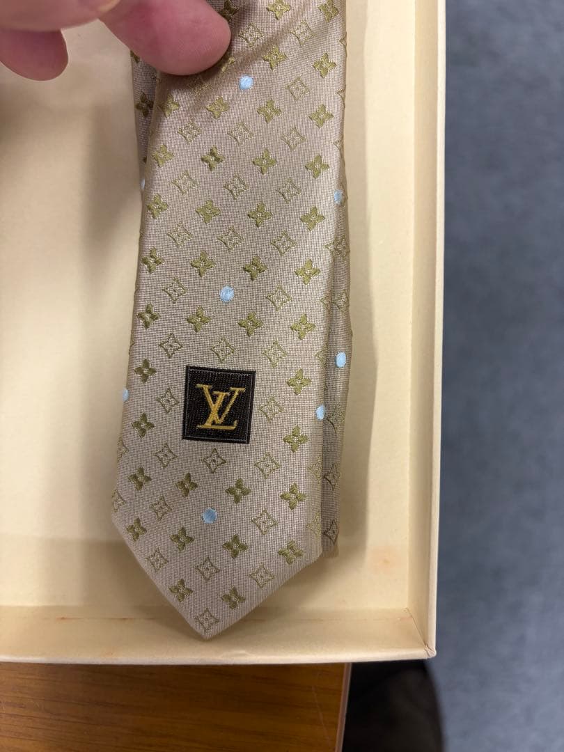 美品ルイヴィトン Louis Vuitton ネクタイ ベージュ モノグラム
