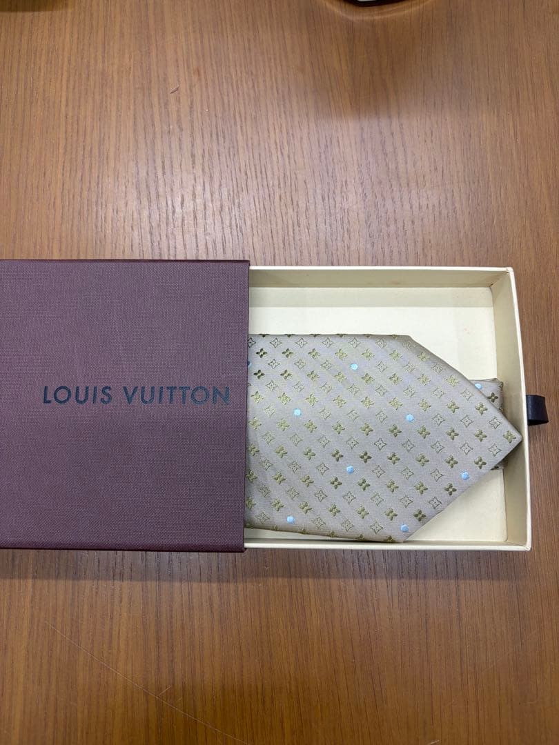 美品ルイヴィトン Louis Vuitton ネクタイ ベージュ モノグラム