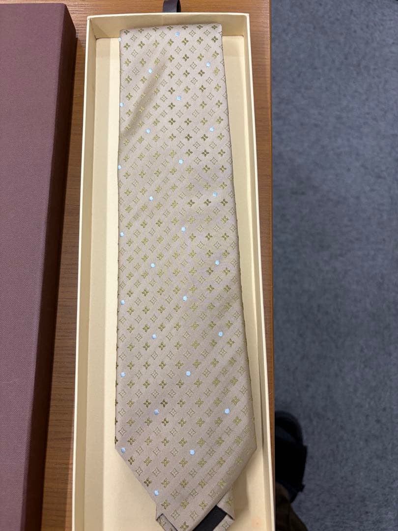 美品ルイヴィトン Louis Vuitton ネクタイ ベージュ モノグラム