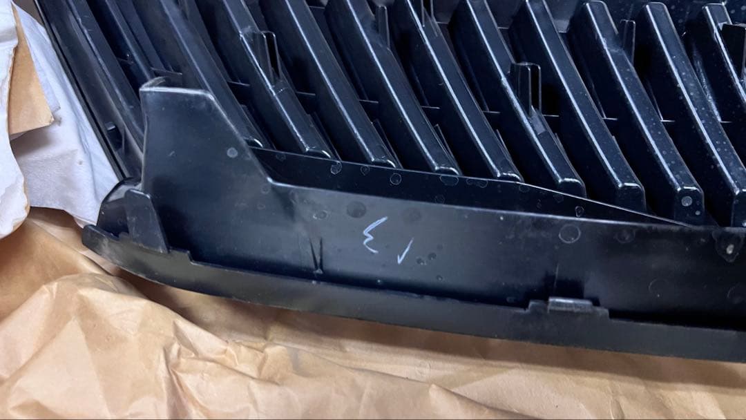 新車外し60系ハリアー前期フロントグリル