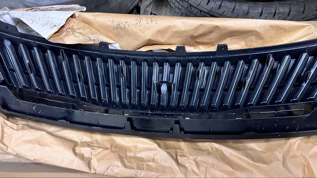新車外し60系ハリアー前期フロントグリル