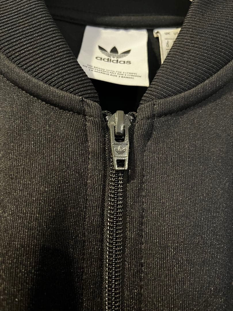 adidas ブラック セットアップジャージ