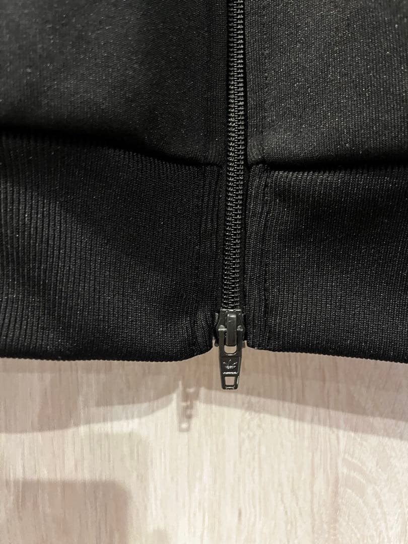 adidas ブラック セットアップジャージ