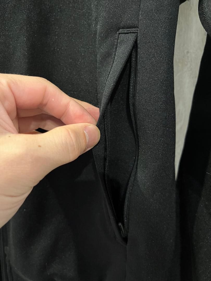 adidas ブラック セットアップジャージ