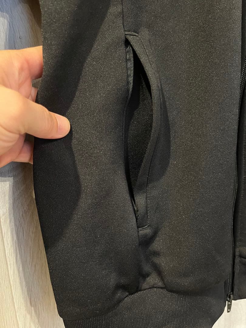 adidas ブラック セットアップジャージ