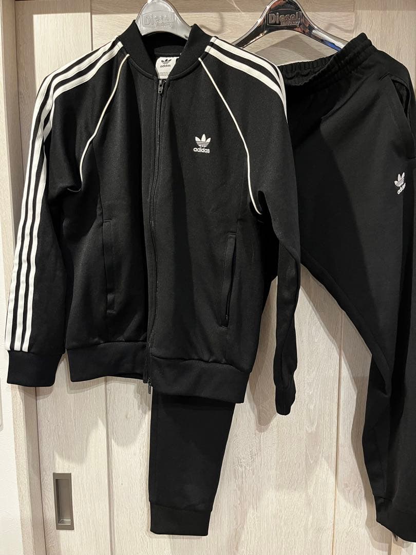 adidas ブラック セットアップジャージ