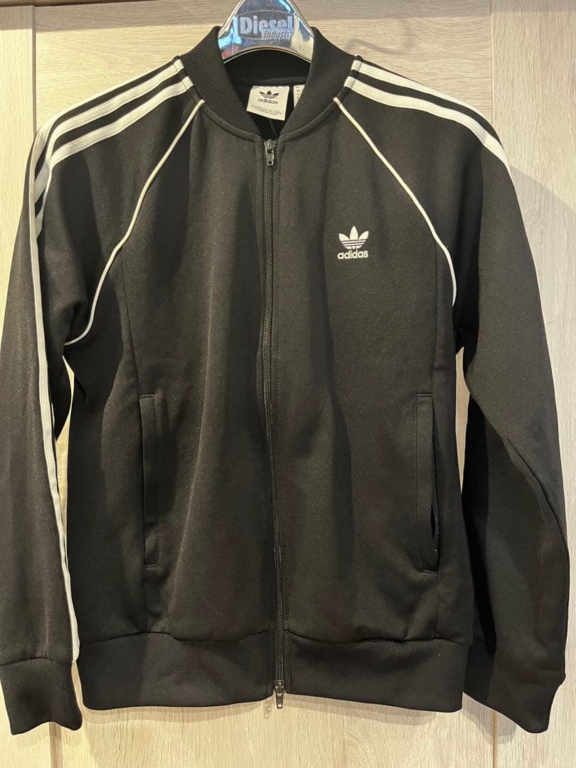 adidas ブラック セットアップジャージ