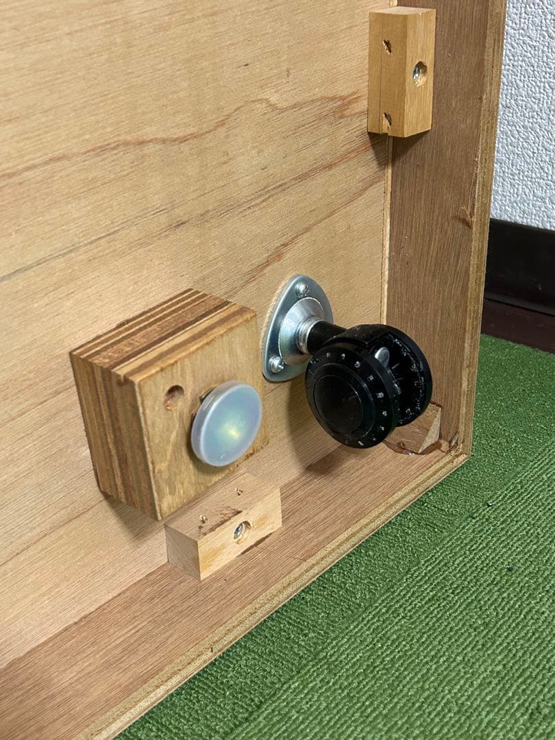 カリモク　テレビ台　テレビボード　キャビネット　木製　ガラス扉　キャスター付き