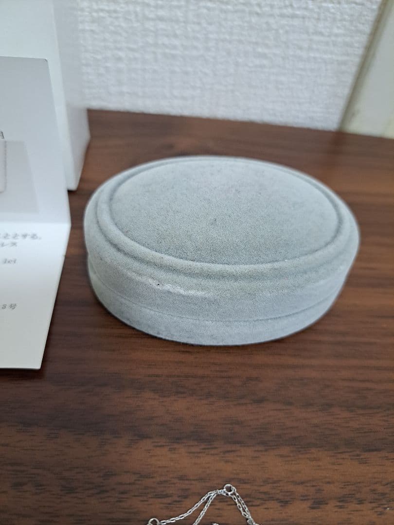 ジュビラン　K10ホワイトゴールド 0.1カラットダイヤモンドネックレス