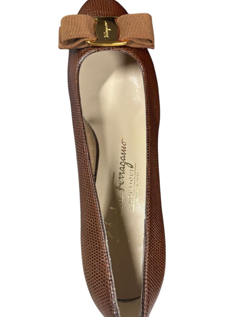 【極美品】Ferragamo ヴァラ リザード型押しパンプス 6Dブラウン箱付き