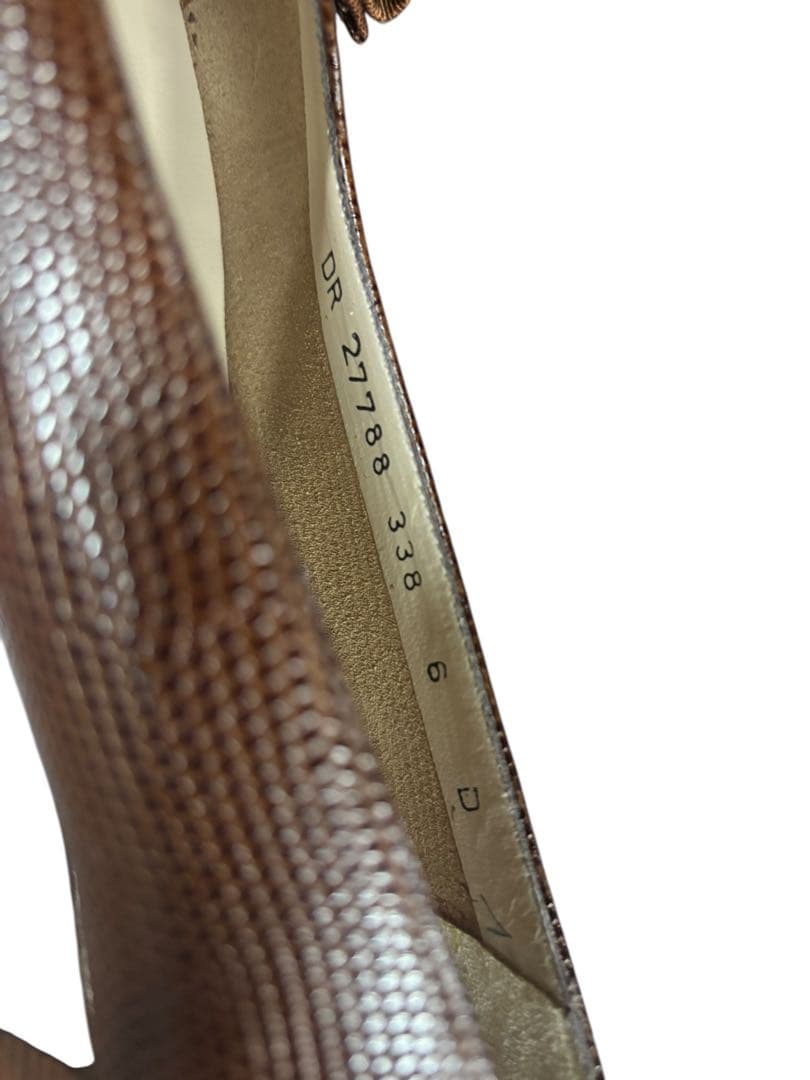 【極美品】Ferragamo ヴァラ リザード型押しパンプス 6Dブラウン箱付き