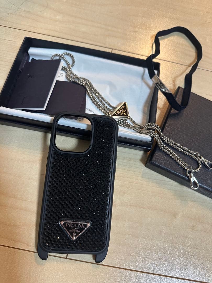 PRADA iPhone 14 Pro用カバー ブラック チェーン付き