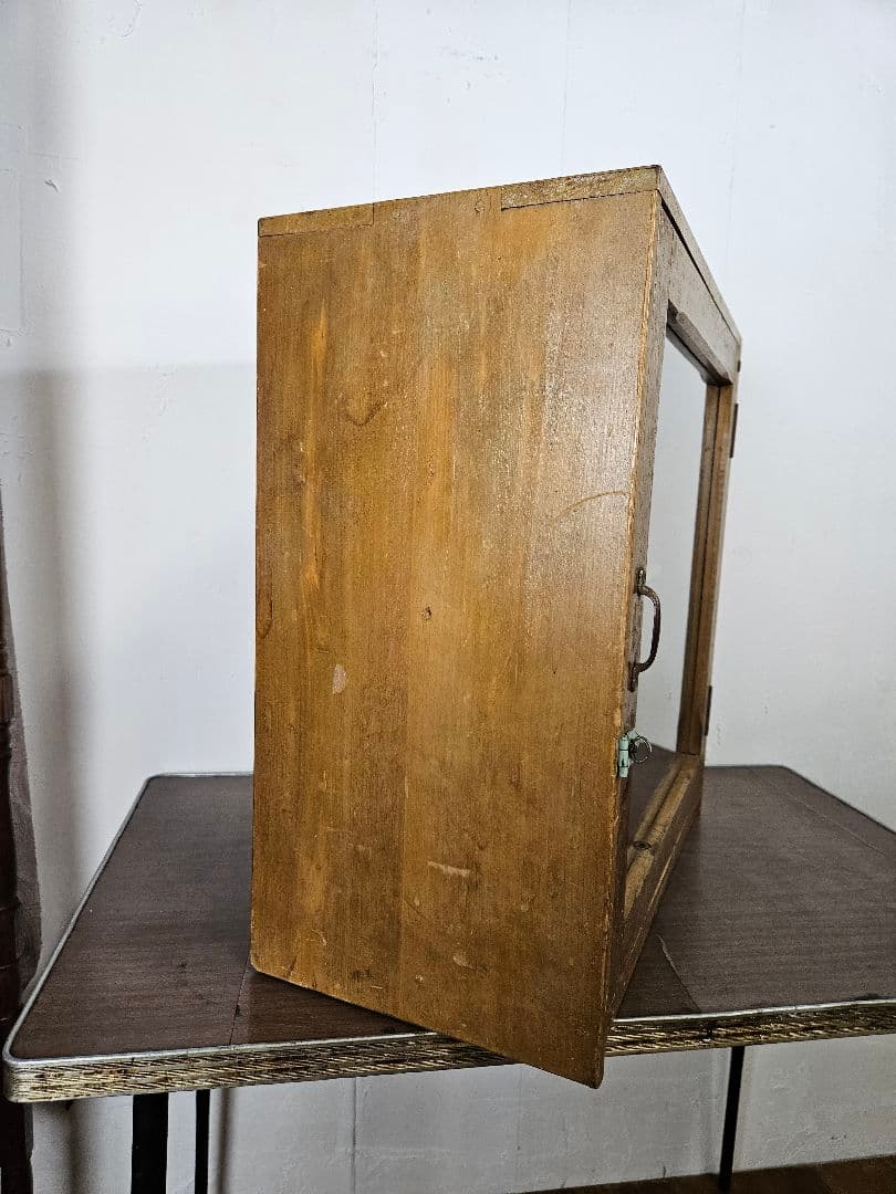 ジャパンヴィンテージ 木製のガラスケース 飾り棚 ディスプレイ ショーケース