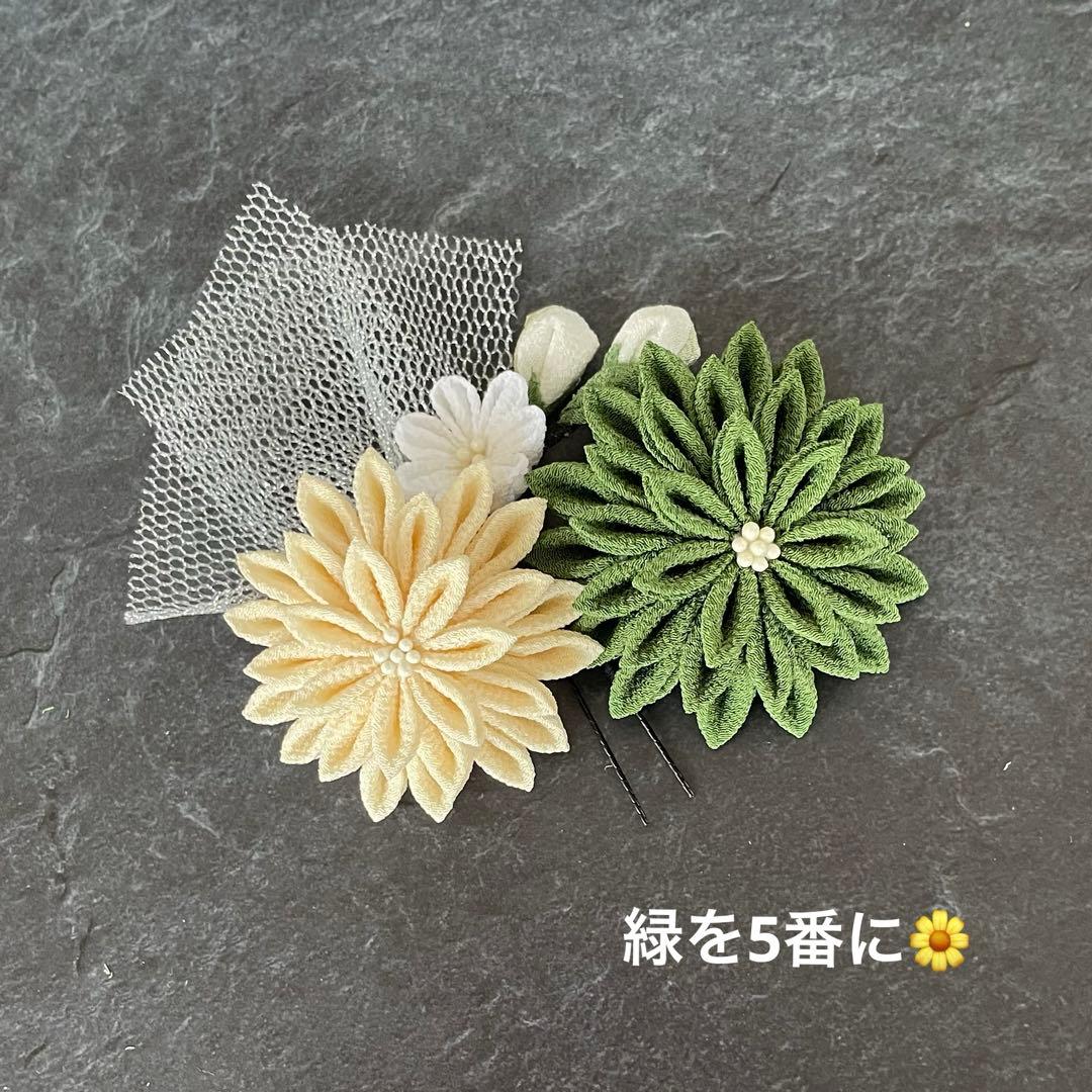 つまみ細工　髪飾り　✴︎結花✴︎モスグリーン成人式卒業式七五三　No.443