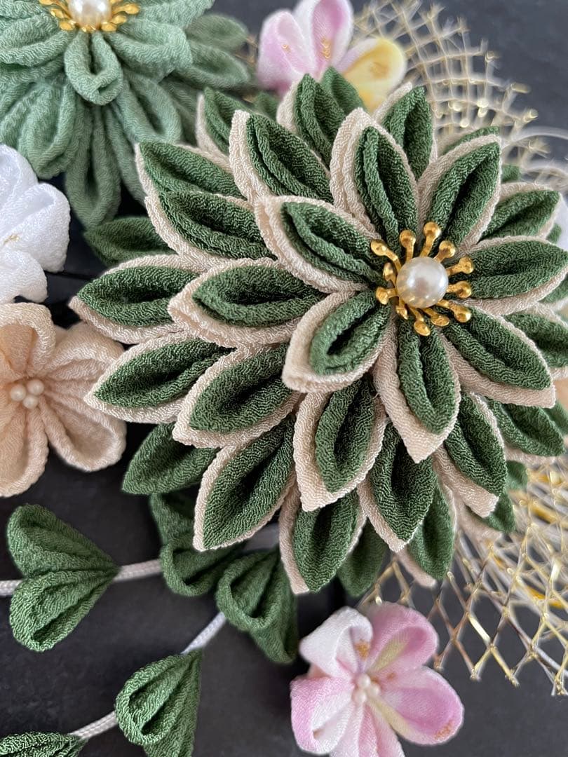 つまみ細工　髪飾り　✴︎結花✴︎モスグリーン成人式卒業式七五三　No.443
