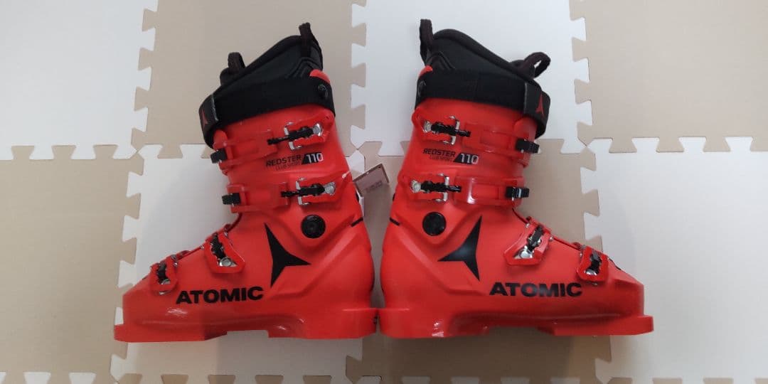 ATOMIC スキーブーツ レッドスター