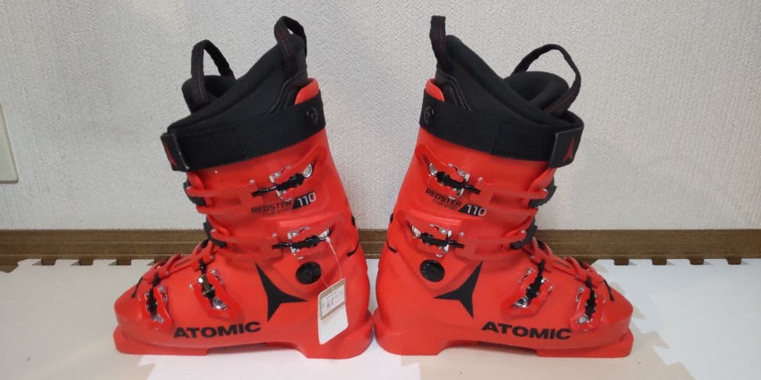 ATOMIC スキーブーツ レッドスター