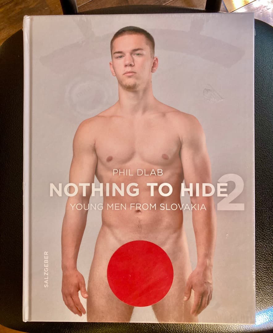 洋書 NOTHING TO HIDE 2
