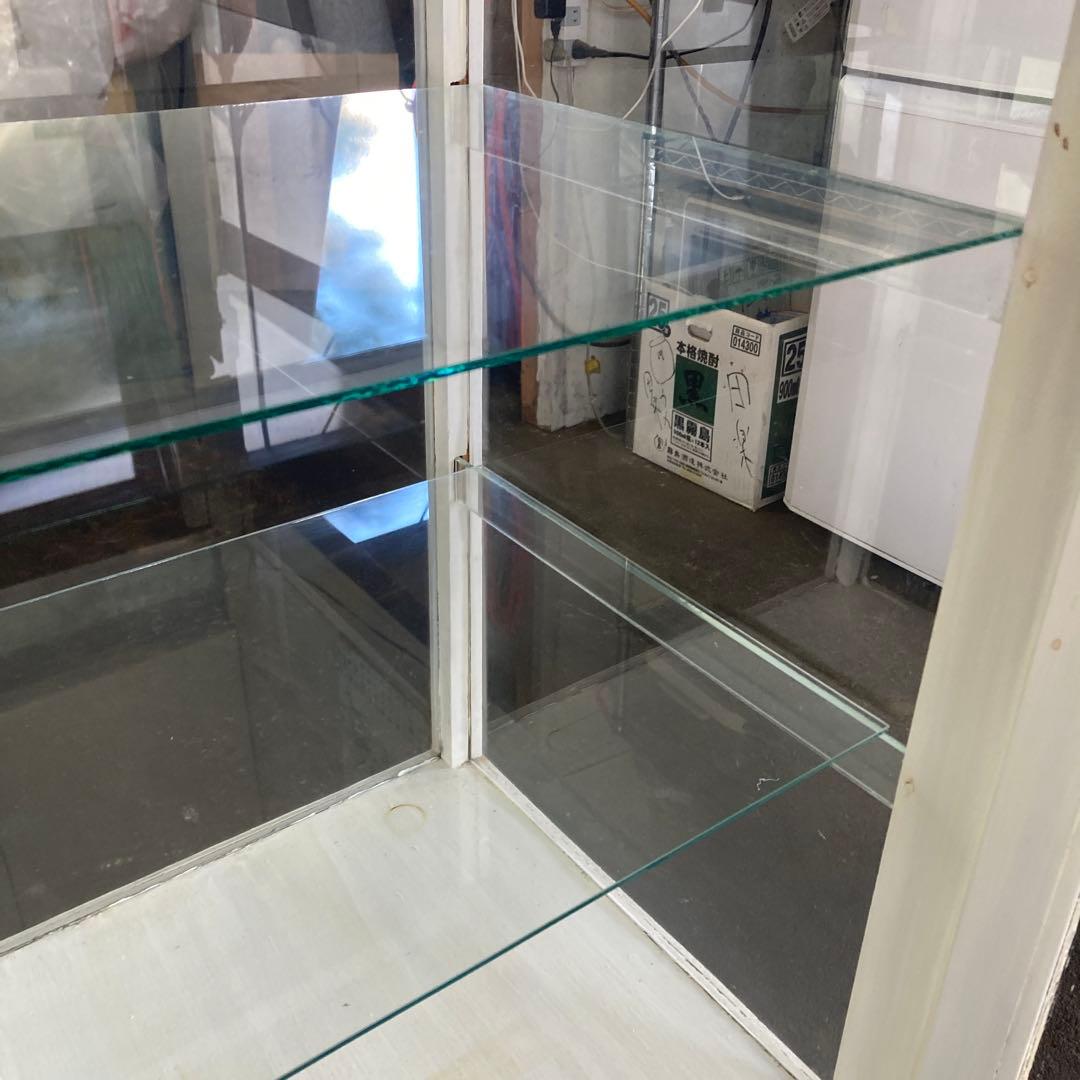 N*5様 四方向透明のガラスショーケース 脚付き 白 キャビネット 高さ93cm