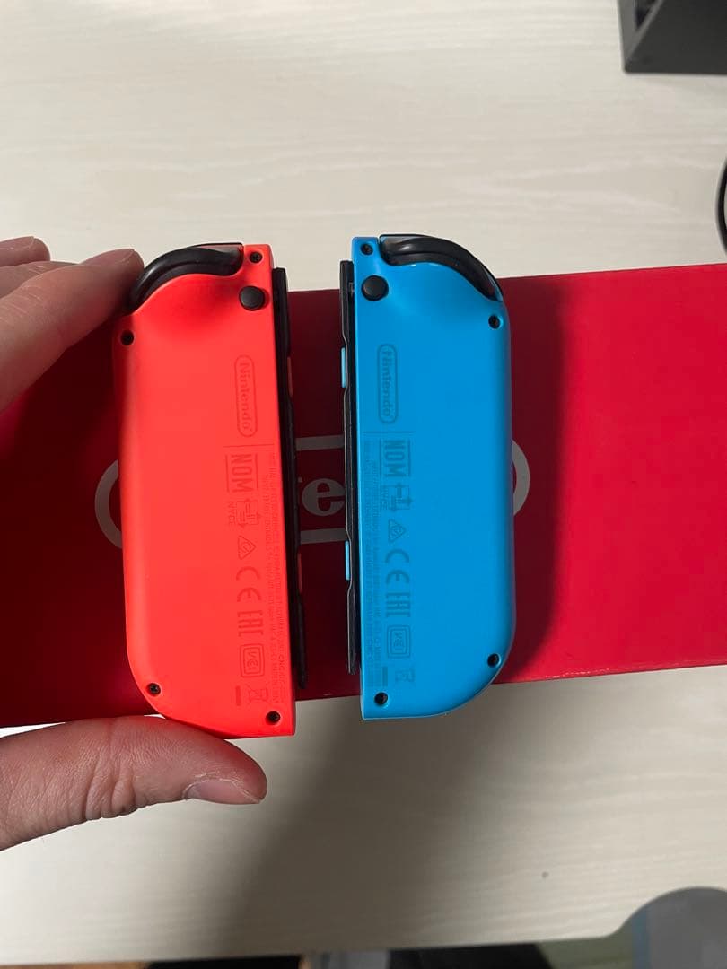 Nintendo Switch 本体【DL版大乱闘スマッシュブラザーズ付き】