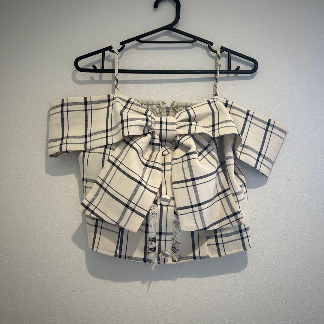 LIP SERVICE ツイードリボンオフショルトップス