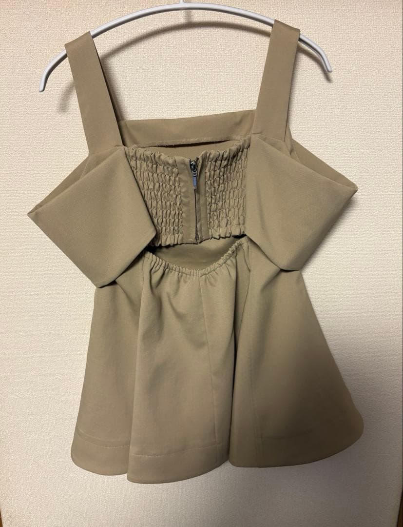 FRAY I.D フレイアイディー　オフショルペプラムチュニック　ベージュ