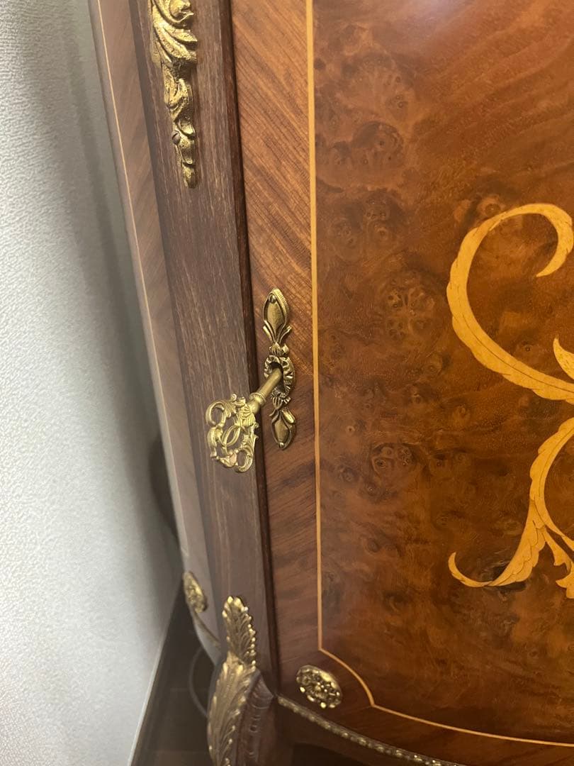 フローラルインレイ木製キャビネット　コモード