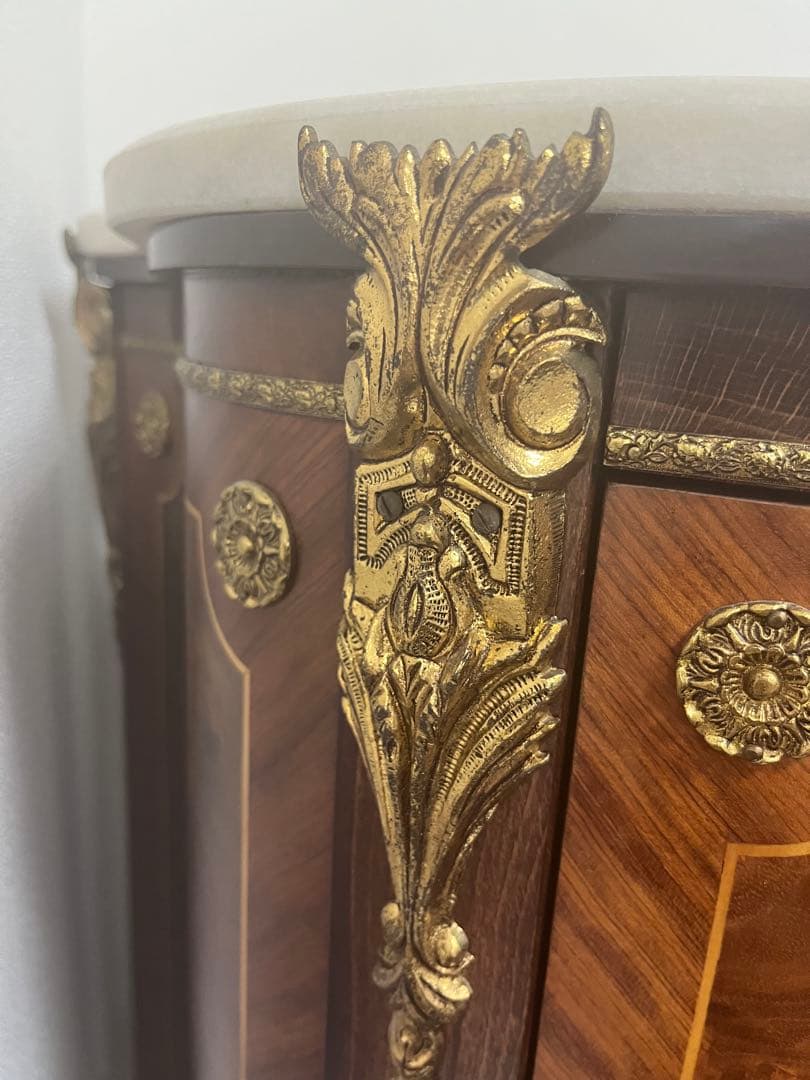 フローラルインレイ木製キャビネット　コモード