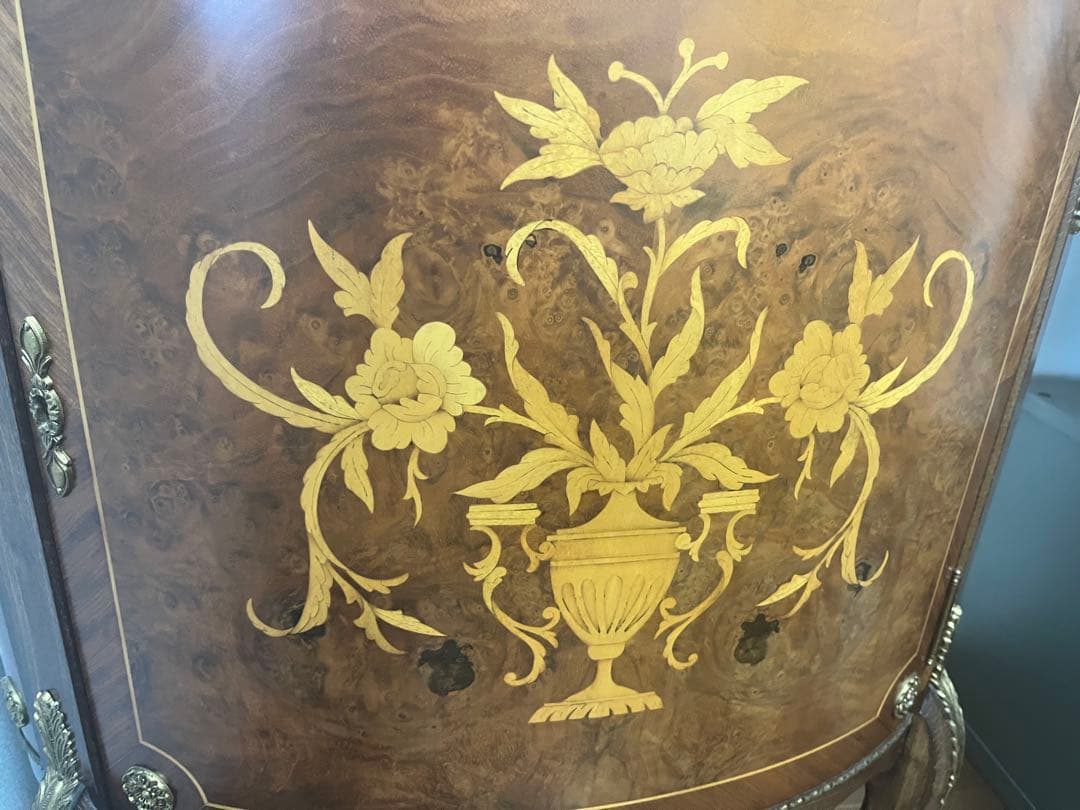 フローラルインレイ木製キャビネット　コモード