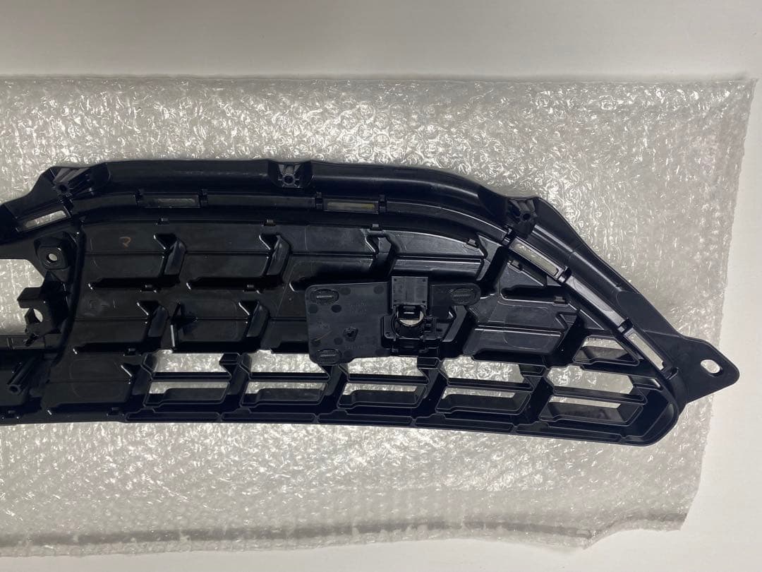 トヨタ純正品　ヤリスクロス ラジエータグリル 53101-52820 新品