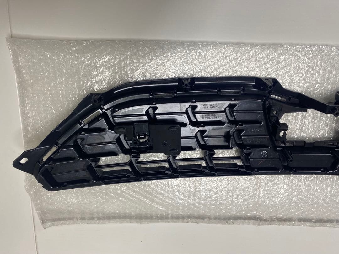 トヨタ純正品　ヤリスクロス ラジエータグリル 53101-52820 新品