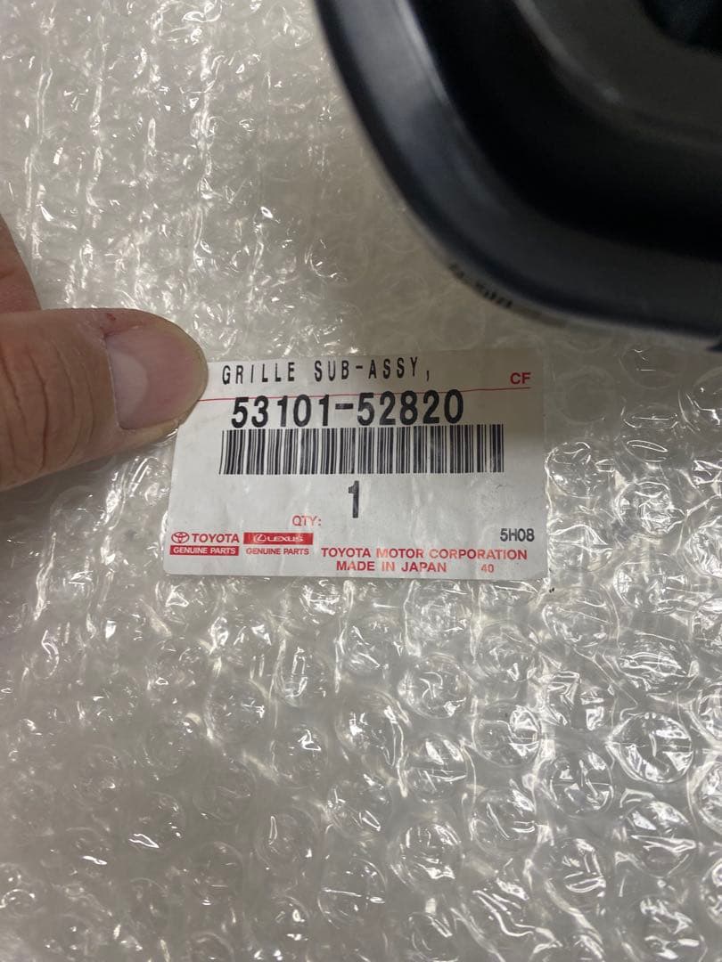 トヨタ純正品　ヤリスクロス ラジエータグリル 53101-52820 新品