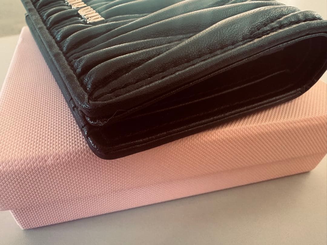 MIU MIU ブラック 二つ折り財布