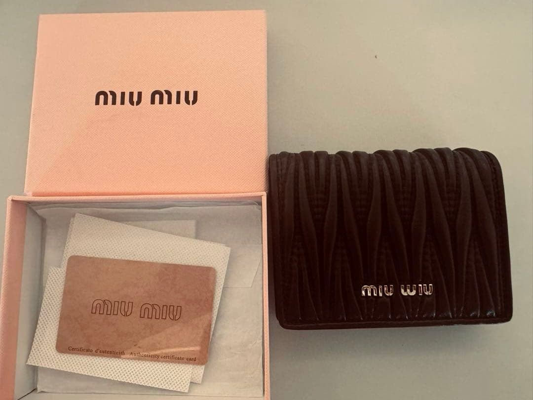 MIU MIU ブラック 二つ折り財布