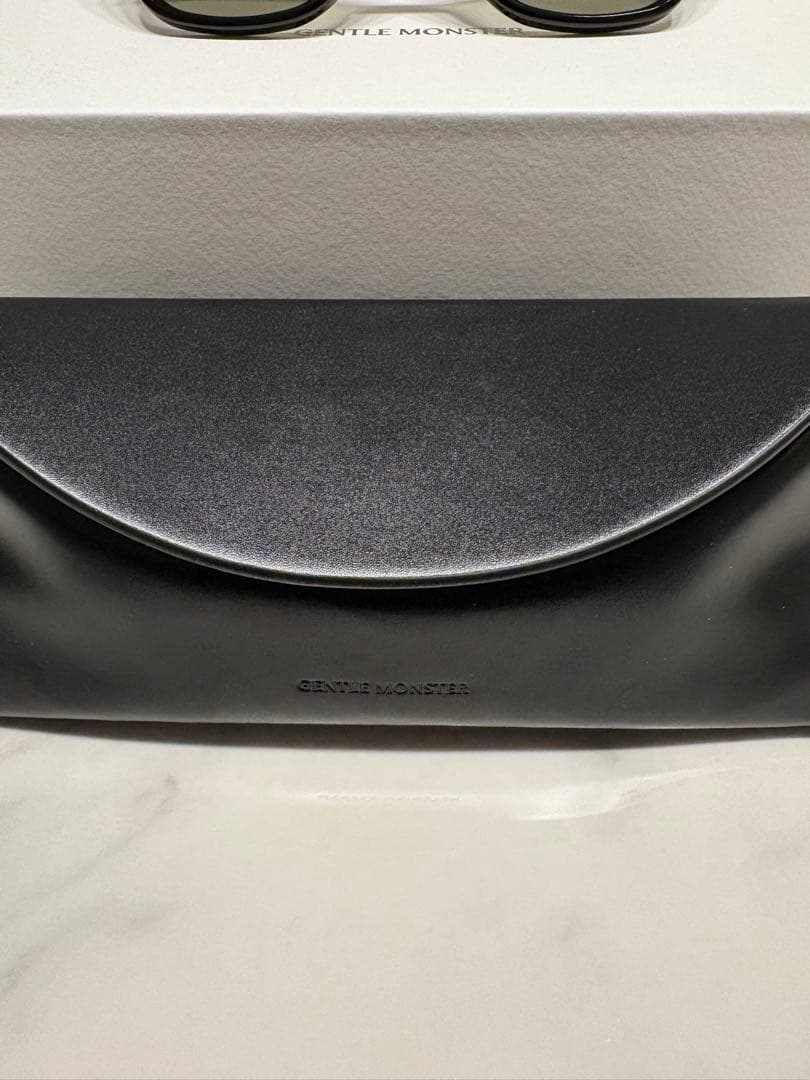 【最終値下げ】GENTLE MONSTER ブラックサングラス