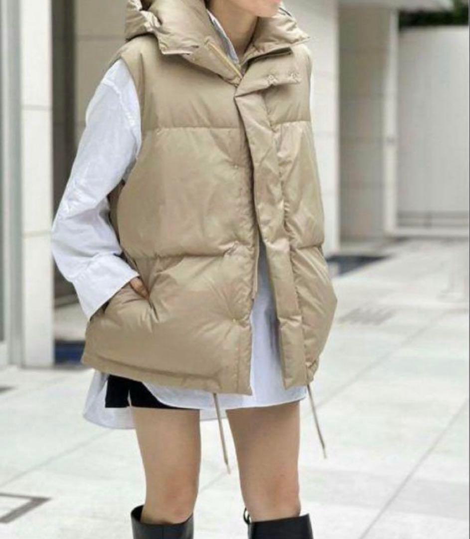 キャラクスCALUXフード付きダウンベスト美品