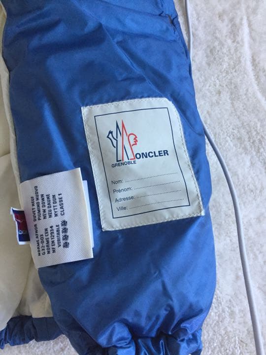 モンクレール ブルー コンパクト　ダウンベスト　フードに難あり