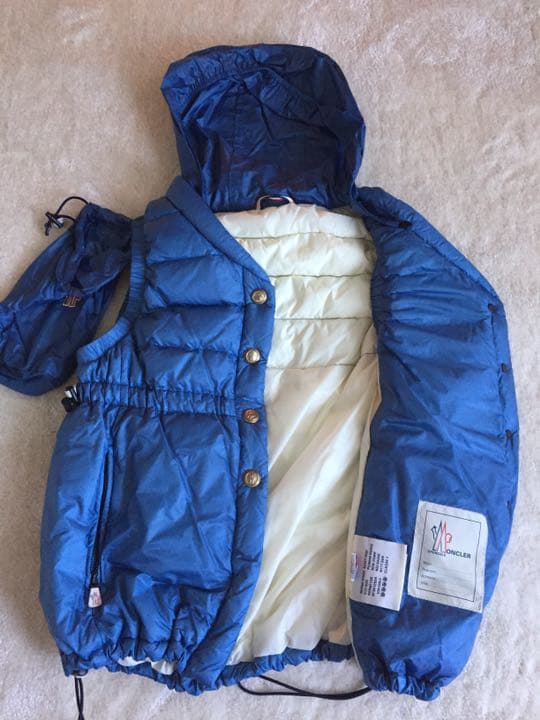 モンクレール ブルー コンパクト　ダウンベスト　フードに難あり
