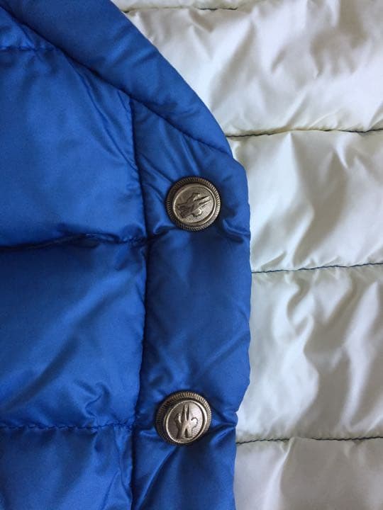 モンクレール ブルー コンパクト　ダウンベスト　フードに難あり