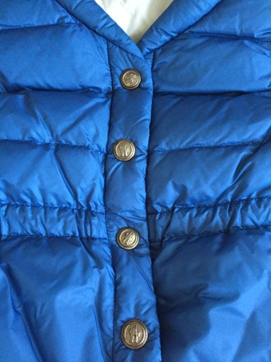 モンクレール ブルー コンパクト　ダウンベスト　フードに難あり