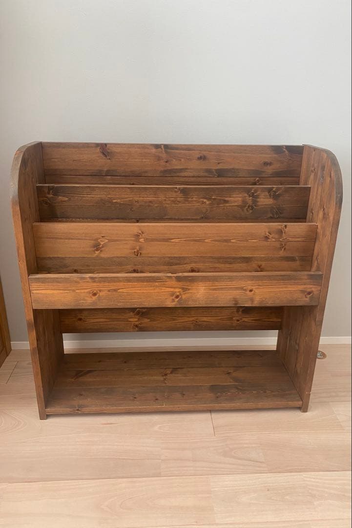 【送料込】無垢材の絵本棚　ハンドメイド作家作品