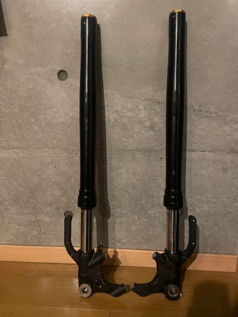 カワサキ　zx4rr 2025年式　フロントサスペンション　左右