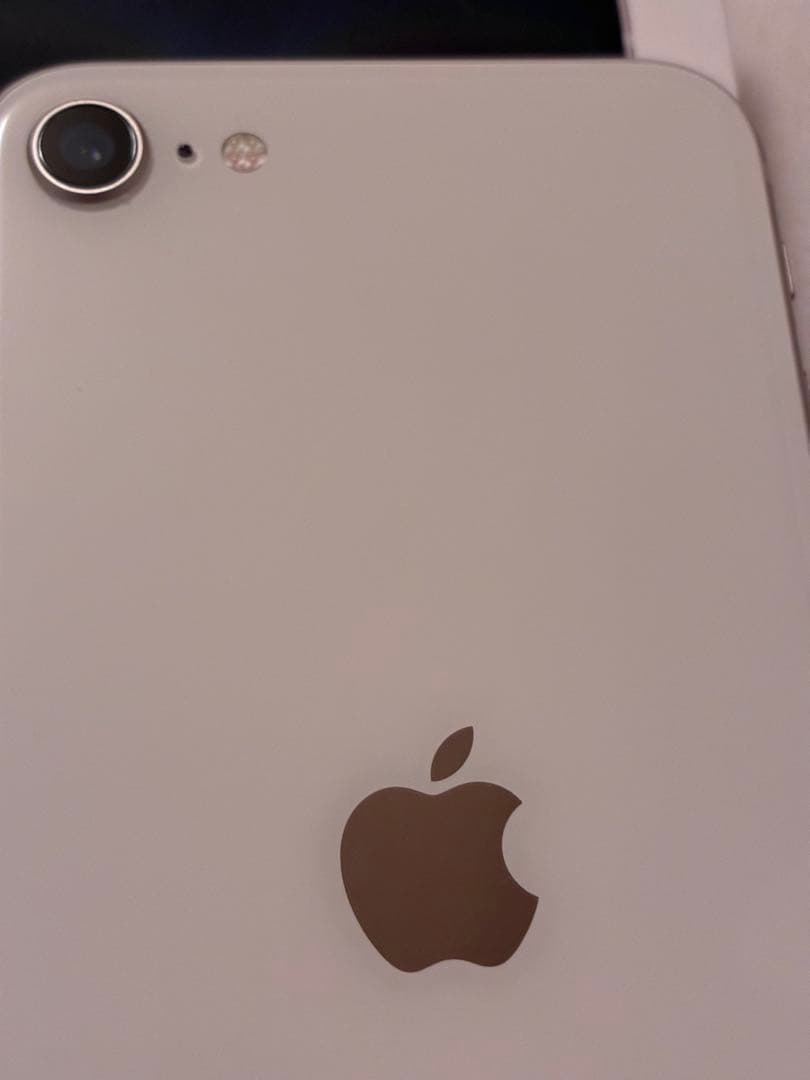 Apple iPhone se 第3世代　ホワイト　割れ傷なし　128