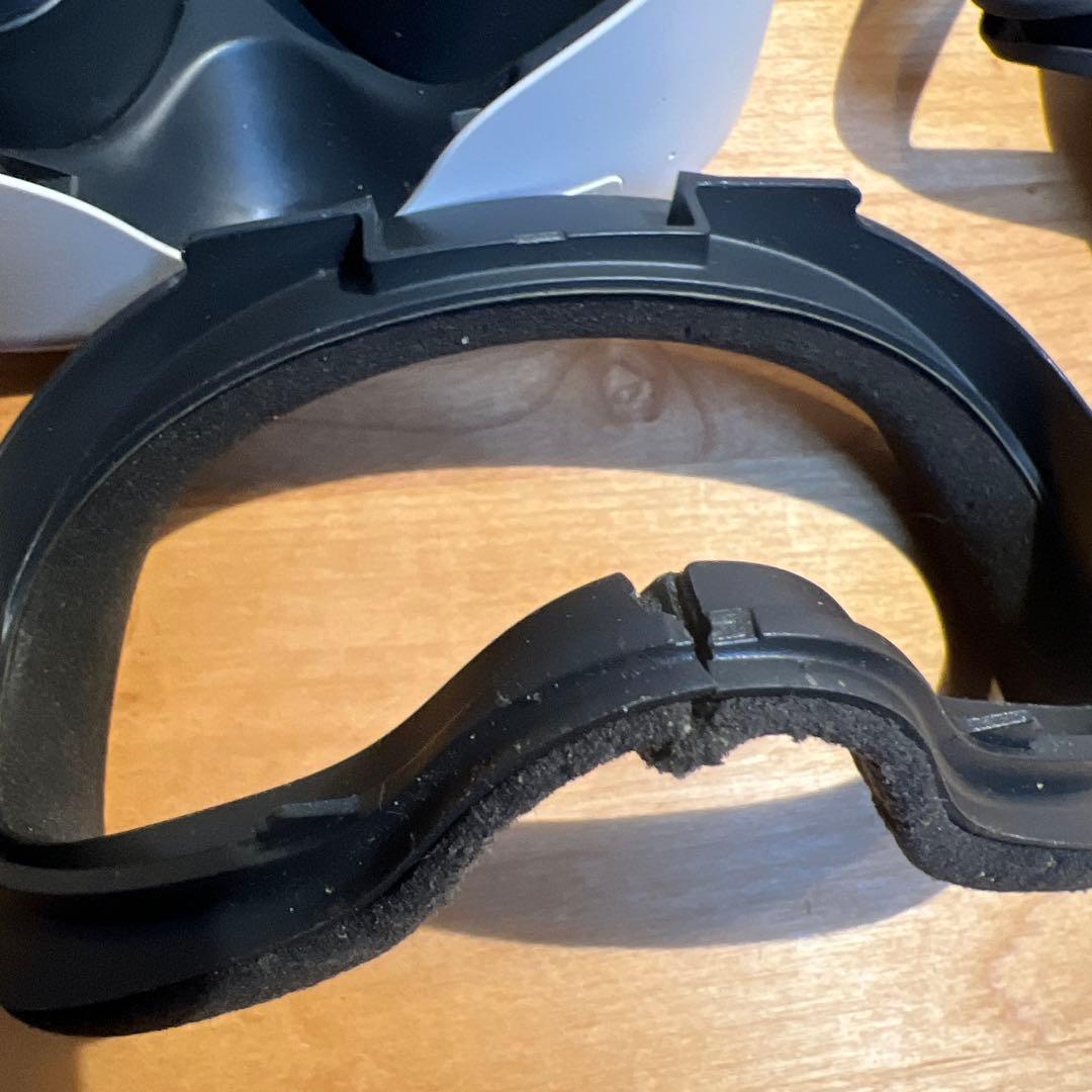   Quest 2 128GB箱付　※接顔、ストラップ要交換