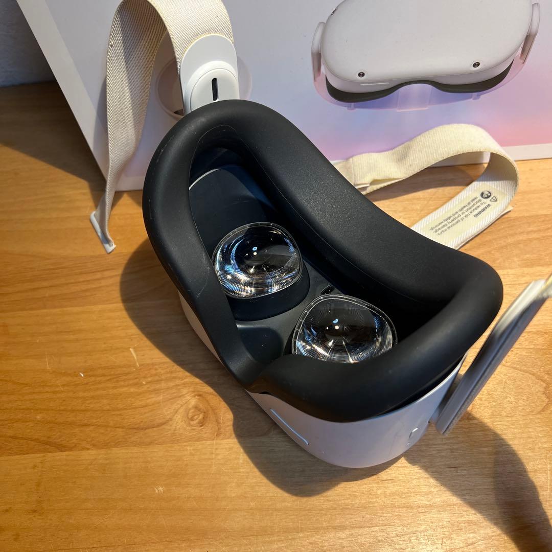   Quest 2 128GB箱付　※接顔、ストラップ要交換