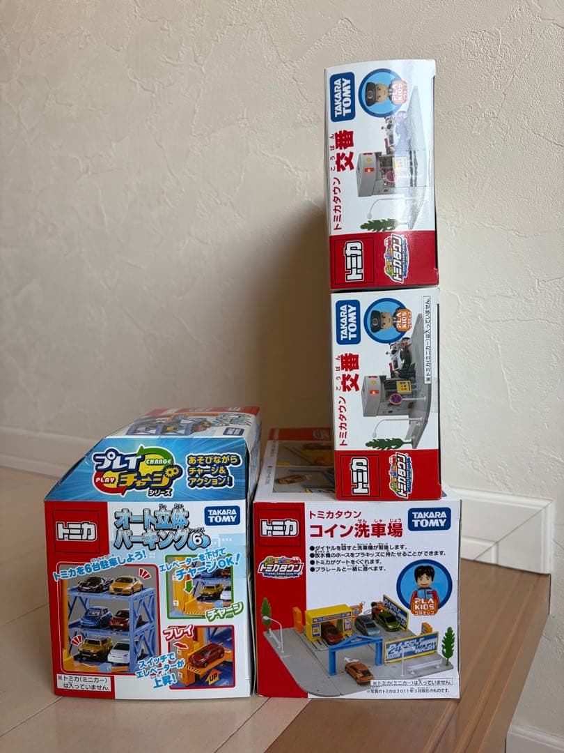 トミカ　トミカタウン　交番　洗車場　立体パーキング　4点セット　未開封品