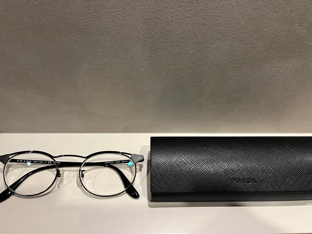 PRADA ブラックオーバルフレームメガネ ケース付き　度無し　日本製